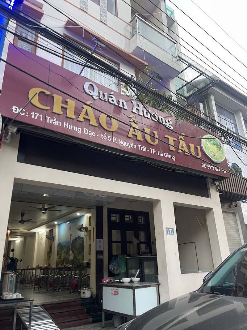 Biển Quán Hương Cháo Ấu Tẩu ở số 171 Trần Hưng Đạo ban ngày